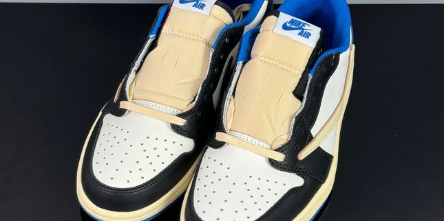 Jordan 1 Retro Low OG SP Fragment x Travis Scott