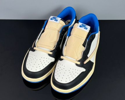 Jordan 1 Retro Low OG SP Fragment x Travis Scott