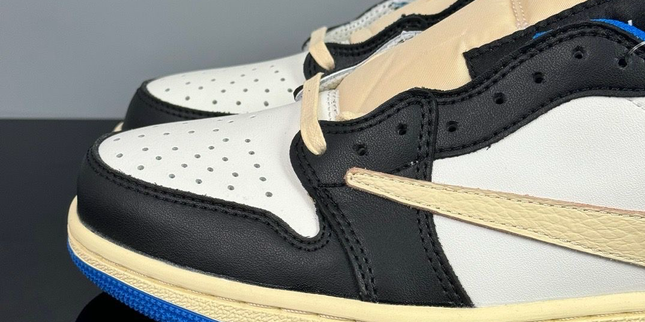 Jordan 1 Retro Low OG SP Fragment x Travis Scott