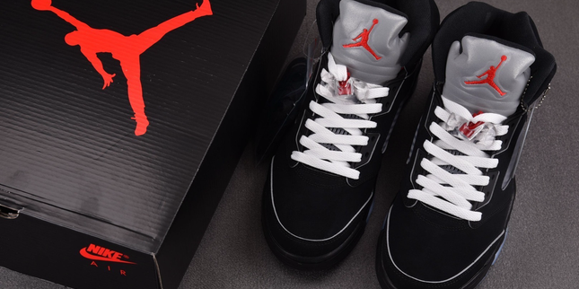 Air Jordan 5 Retro Black Metallic