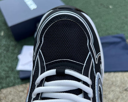 Dior B30 BLACK AND WHITE