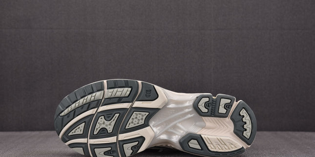 ASICS GEL-Kinsei White Gold Athletic Running Shoes